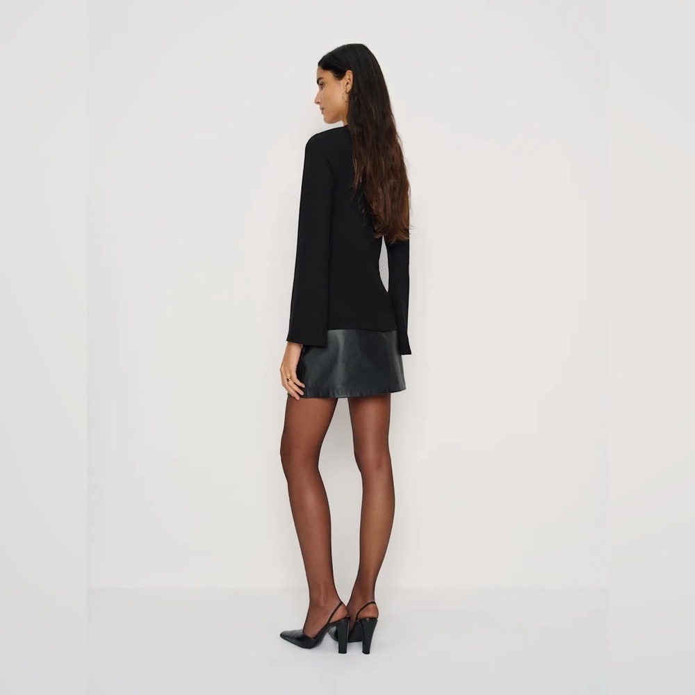 new Reformation Verne knit ribbed top in black with gold buttons - Picture 2 of 7